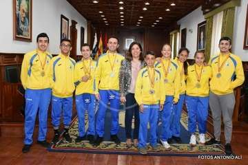Recepción de la alcaldesa y del concejal de Deportes a los campeones del Club Taz Jinámar (Foto Antonio Alí)